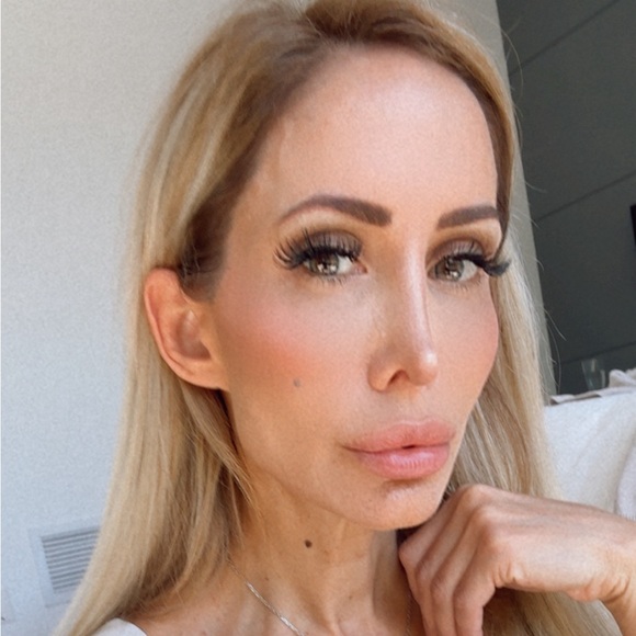 Meet your Posher, Laura - Picture 3 of 14